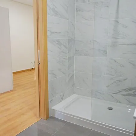 Tomas Flat Front פורטו