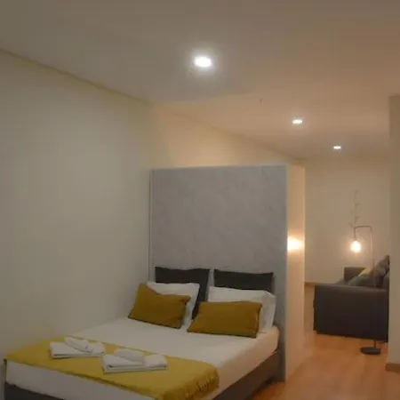 Tomas Flat Front Apartment