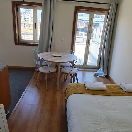 Tomas Flat Front Apartment