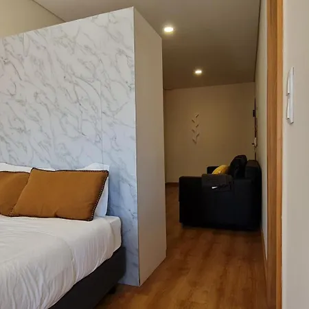 Tomas Flat Front Apartment