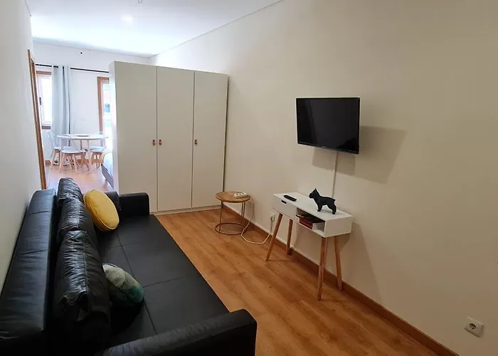 Tomas Flat Front شقة