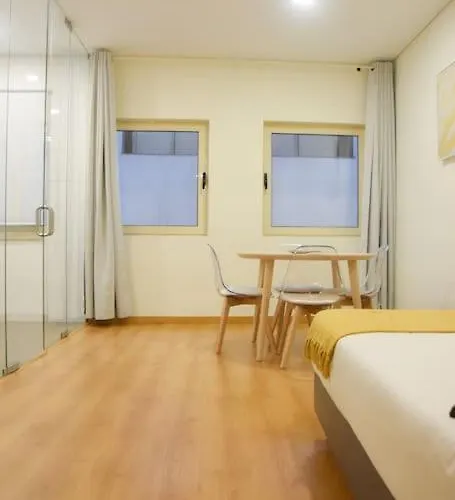 Tomas Flat Front Porto