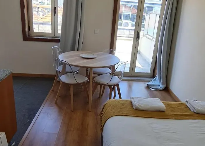 Tomas Flat Front 아파트